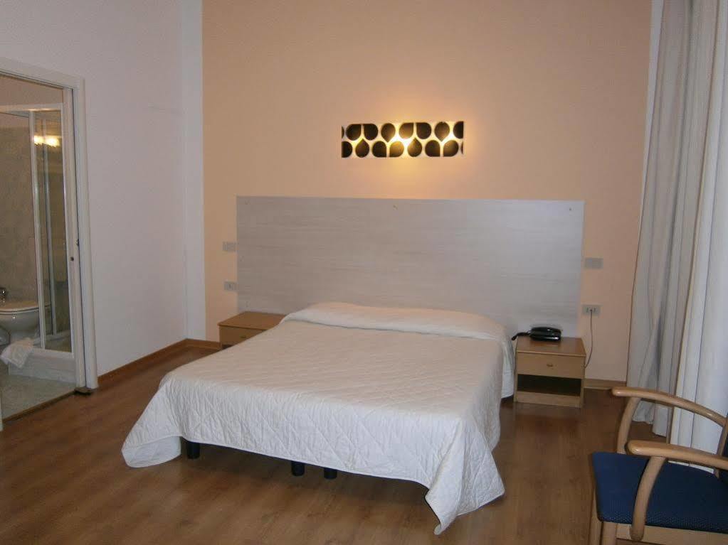 Hotel Alabarda Triest Zimmer foto
